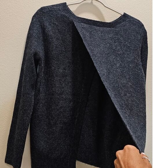 NWT A & F Back Split Long Sleeve Sweater Size Medium - Picture 4 of 7